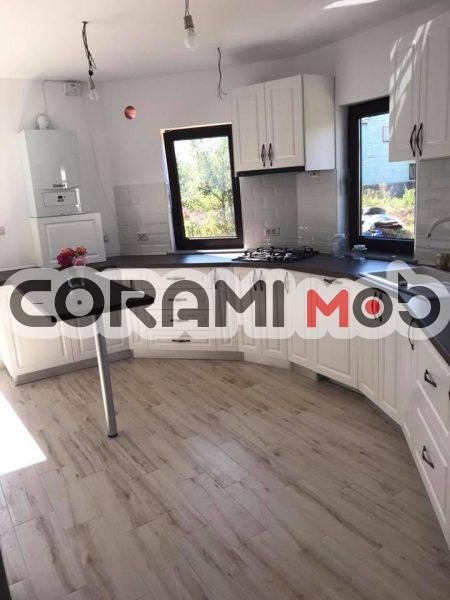 mobila bucatarie personalizata la comanda