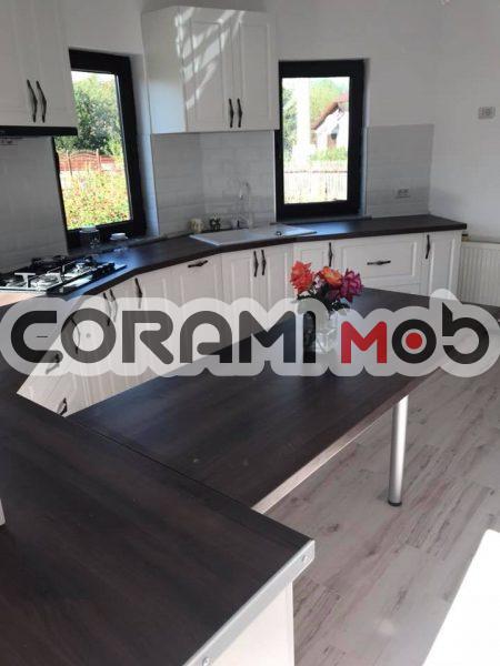 mobila bucatarie personalizata la comanda